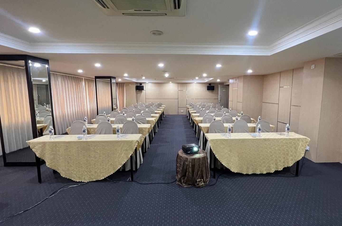 Beverly Hotel Batam Nagoya Exterior foto