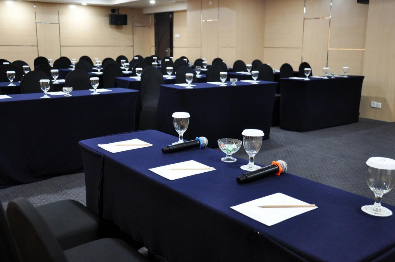 Beverly Hotel Batam Nagoya Exterior foto