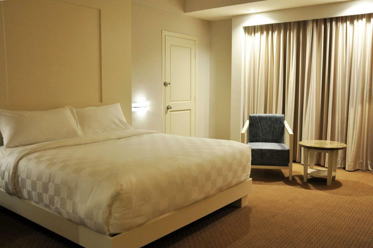 Beverly Hotel Batam Nagoya Exterior foto